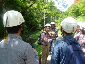 高尾山で植物観察の実習を行いました